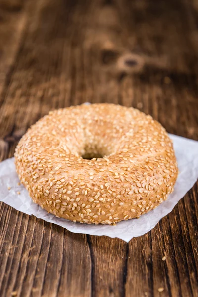 Bagel au sésame frais cuit au four — Photo