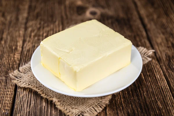 Tisch mit einer Portion Butter — Stockfoto