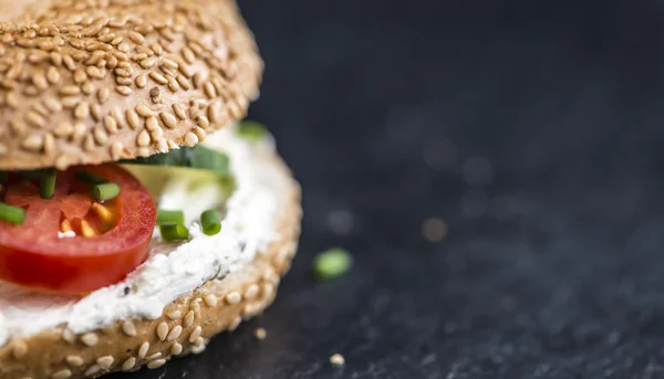 Bagel de sésamo con queso crema — Foto de Stock