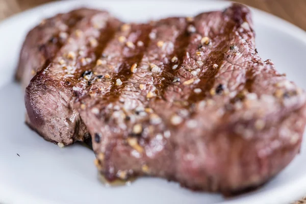 Steak de bœuf frais grillé — Photo