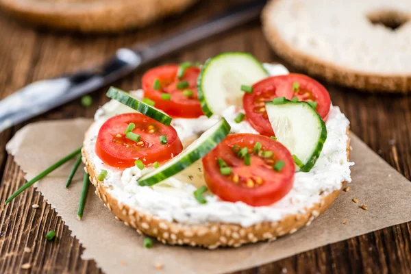 Sesame Bagel with cream cheese — Stock Photo, Image