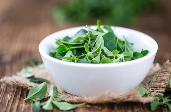 Table with some fresh Menthol leaves — Stock Photo, Image