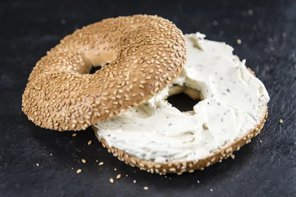 Serek świeży wykonane Bagel — Zdjęcie stockowe