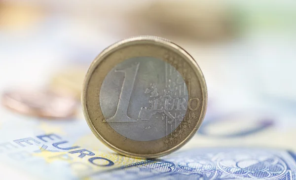 Euro-pénzérmét a bankjegyek — Stock Fotó