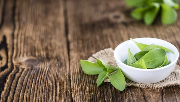 Algumas folhas frescas de Stevia — Fotografia de Stock