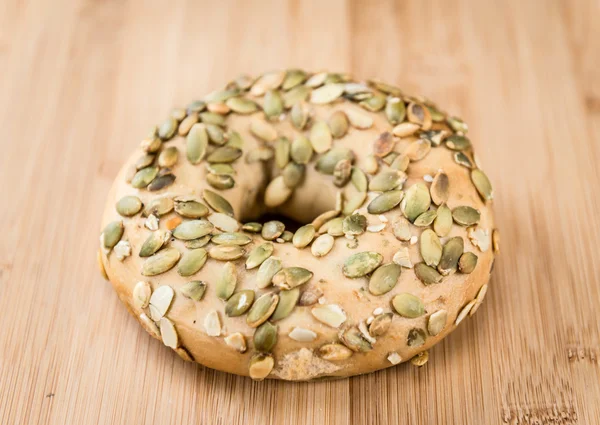 Bagel integrale appena sfornato — Foto Stock