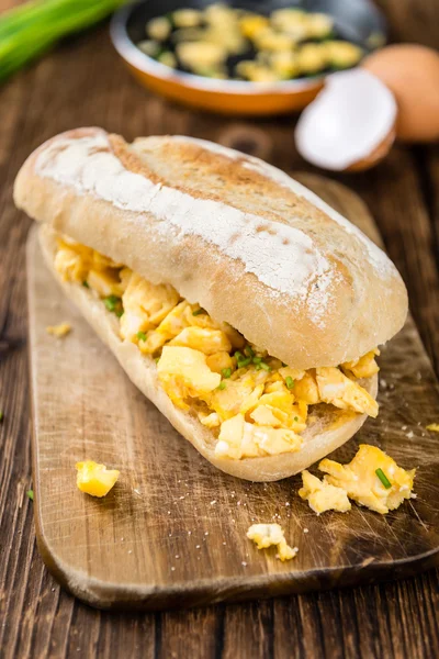 Scrambled Eggs on a bun — Stock Photo, Image