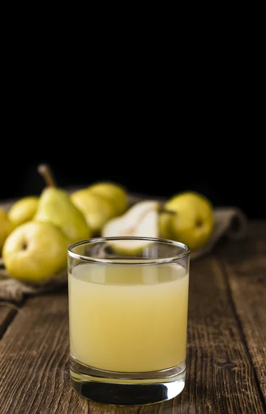 Etwas frisch gepresster Birnensaft — Stockfoto