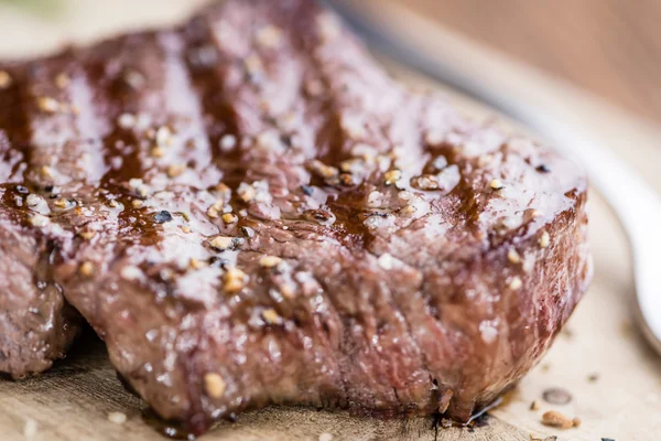 Trozo de carne a la parrilla —  Fotos de Stock