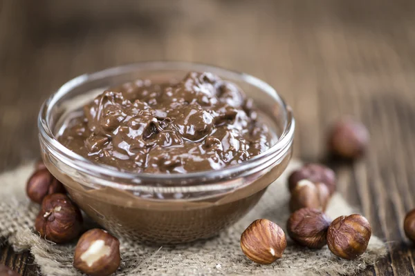 Crema de chocolate en un tazón —  Fotos de Stock