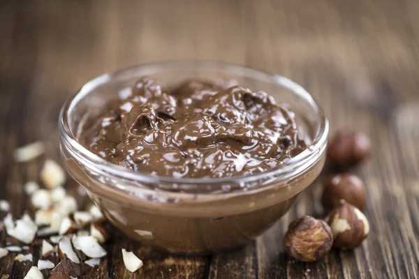 Crema de chocolate en un tazón —  Fotos de Stock