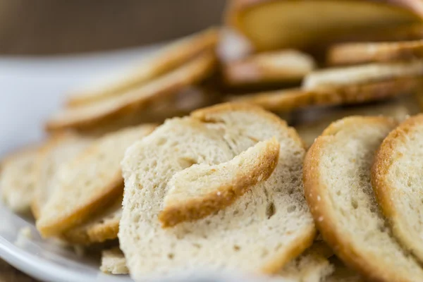 Чипсы из свежего хлеба — стоковое фото
