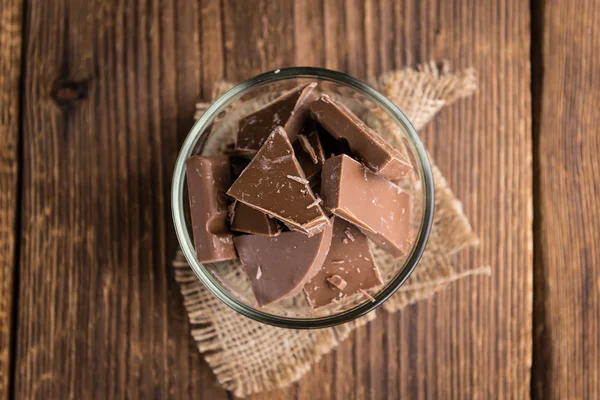 Cioccolato al latte su fondo di legno — Foto Stock