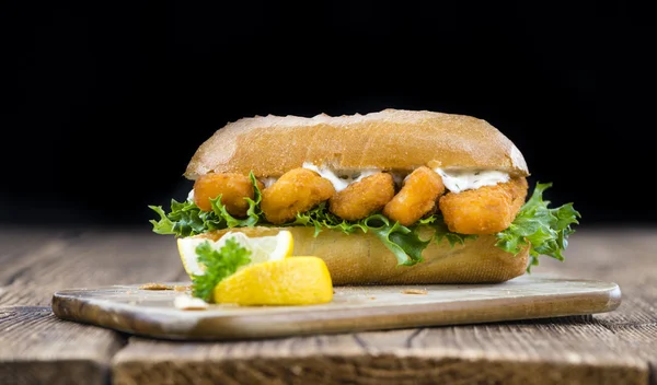 Rollo con palitos de pescado frito — Foto de Stock