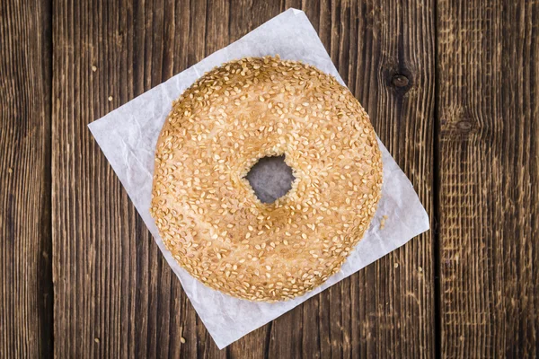 Bagel au sésame frais cuit au four — Photo