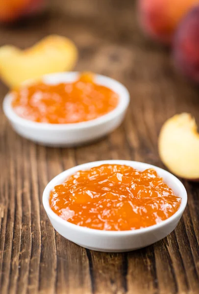 Marmellata di pesche sul tavolo — Foto Stock