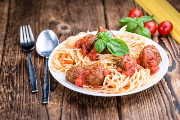 Спагетті з фрикадельки — стокове фото