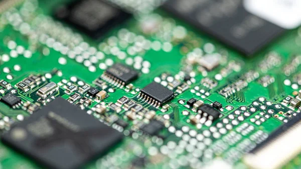 Green Pcb Deska Tištěných Obvodů Detailní Záběr Spoustou Elektronických Komponent — Stock fotografie