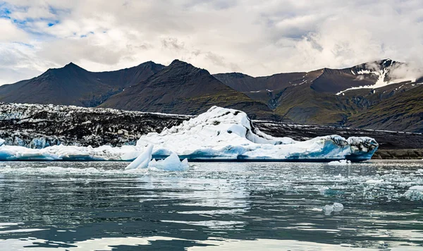 Zlanda Nın Doğu Kesimindeki Ünlü Jokulsarlon Buzul Gölü Bulutlu Bir — Stok fotoğraf