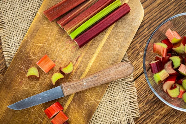 Taze Doğranmış Rhubarb Detaylı Yakın Çekim Seçici Odaklanma — Stok fotoğraf