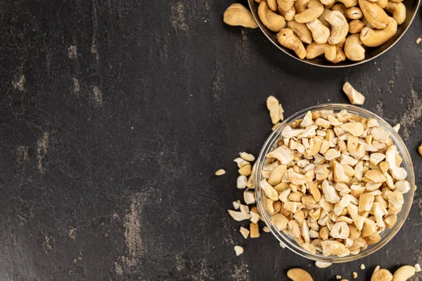 Losa Pizarra Con Nueces Anacardo Recién Picadas Primeros Planos Enfoque — Foto de Stock