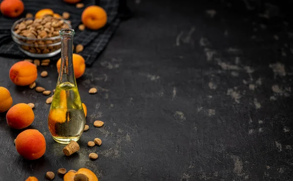 Portion Apricot Oil Some Fresh Fruits Detailed Close Shot Selective — Stock Photo, Image