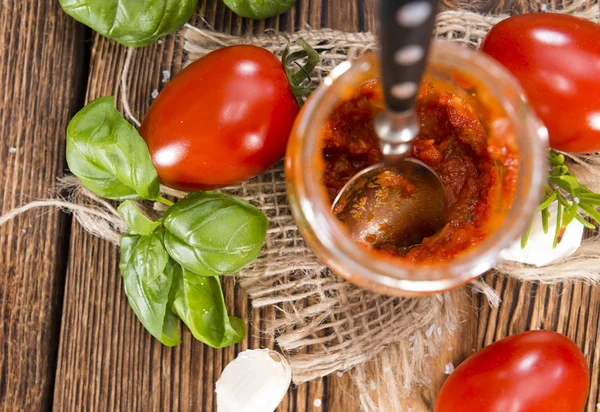 Frisch gemachte Tomatensauce — Stockfoto