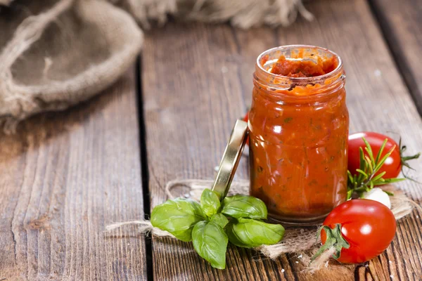 Frisch gemachte Tomatensauce — Stockfoto