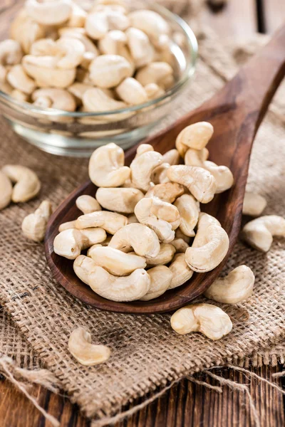 Cashewnoten in schaal — Stockfoto