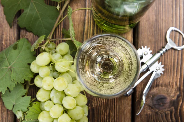 Witte wijn in glas — Stockfoto