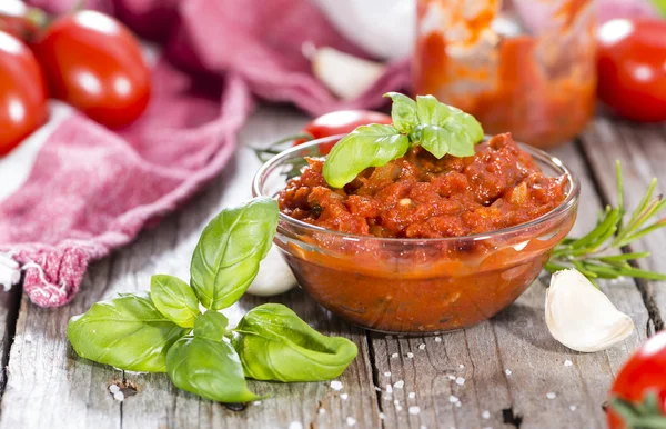 Frisch gemachte Tomatensauce — Stockfoto