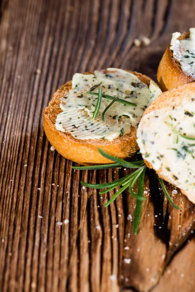 Baguette au beurre aux herbes — Photo