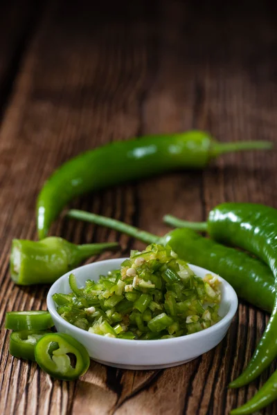 Gedeelte van groene Chilis — Stockfoto