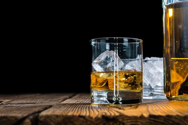 Whiskey Sour com gelo — Fotografia de Stock