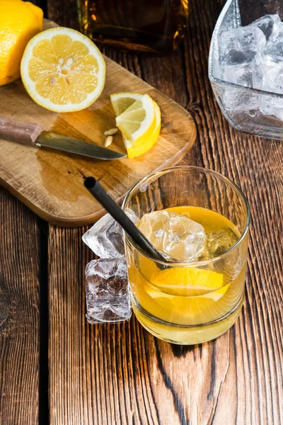 Whisky agrio con hielo —  Fotos de Stock