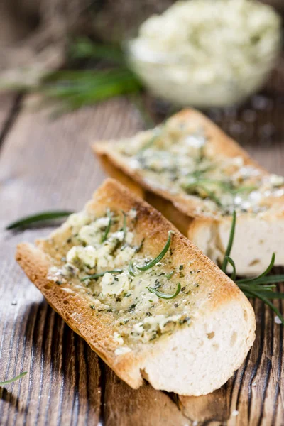 Stokbrood met kruidenboter — Stockfoto