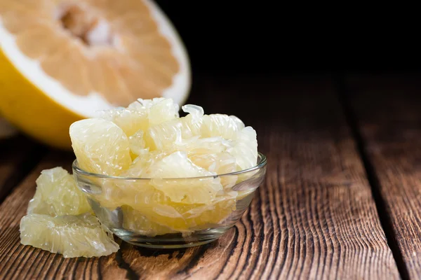 Pomelo fresco in ciotola — Foto Stock