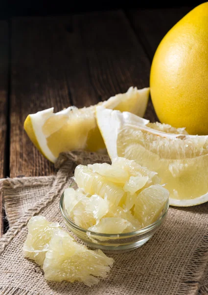 Fresh Pomelo in bowl — Stock Photo, Image