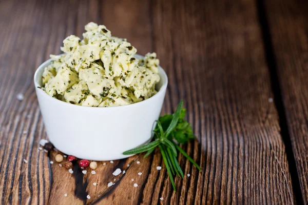 Kräuterbutter in einer Schüssel — Stockfoto