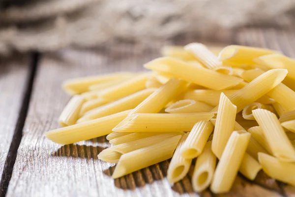 Porción de Penne cruda — Foto de Stock