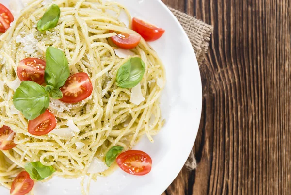 Części włoskie spaghetti z pesto — Zdjęcie stockowe