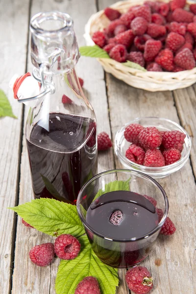 Sirup de framboesa em um copo — Fotografia de Stock