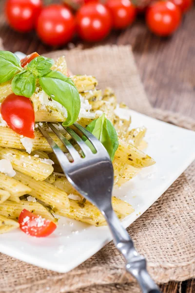 Del av Penne med basilikapesto — Stockfoto