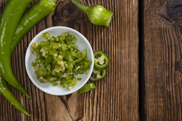 Groene chili peper in schaal — Stockfoto