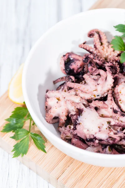 Домашний салат из осьминога — стоковое фото