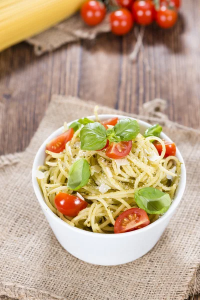 Espaguete com Pesto na tigela — Fotografia de Stock