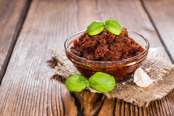 Pesto de tomate con albahaca —  Fotos de Stock