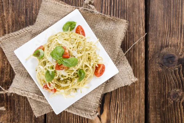 Espaguete com Pesto na placa — Fotografia de Stock