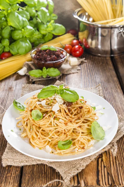 Massa com pesto de tomate — Fotografia de Stock