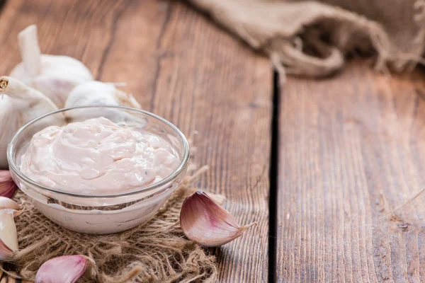 Gedeelte van Aioli op tafel — Stockfoto